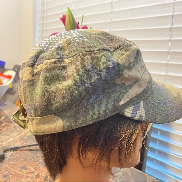 Claire Women’s Camouflage w/Studs Cap Size Smallm/Medium - Picture 8 of 10